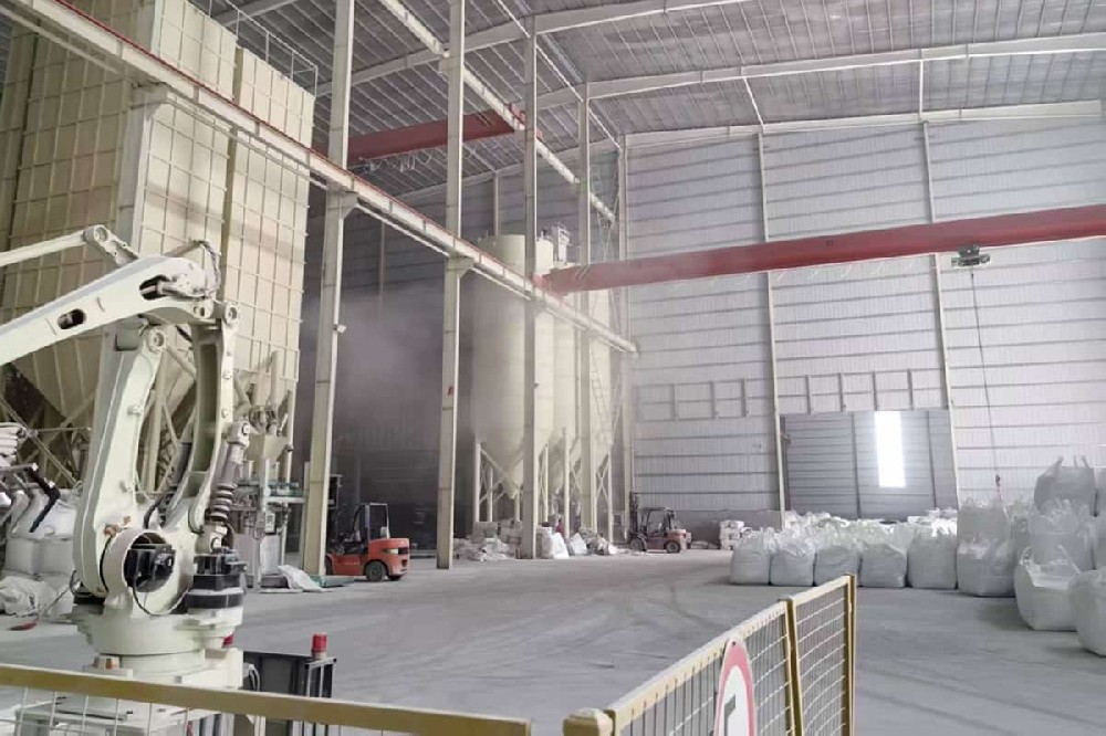 南陽超細磨粉機加工碳酸鈣現場