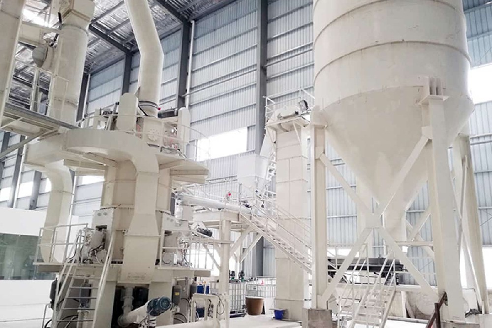 雷蒙磨粉機加工鐵礦土-鐵礦土磨粉機