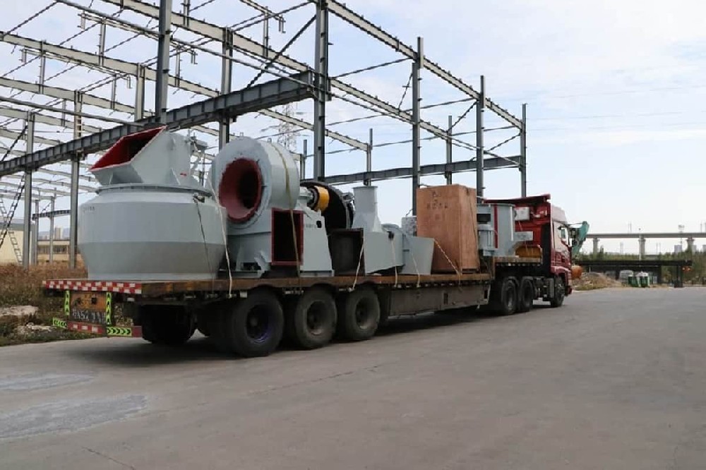 CR1850雷蒙磨粉機設備圓滿抵達廣東